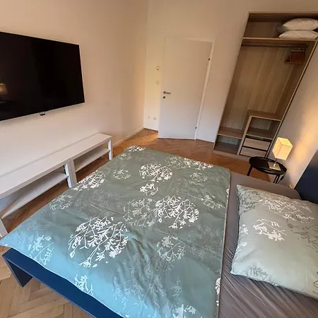 8 Josef 3rd Floor 44 M2 *